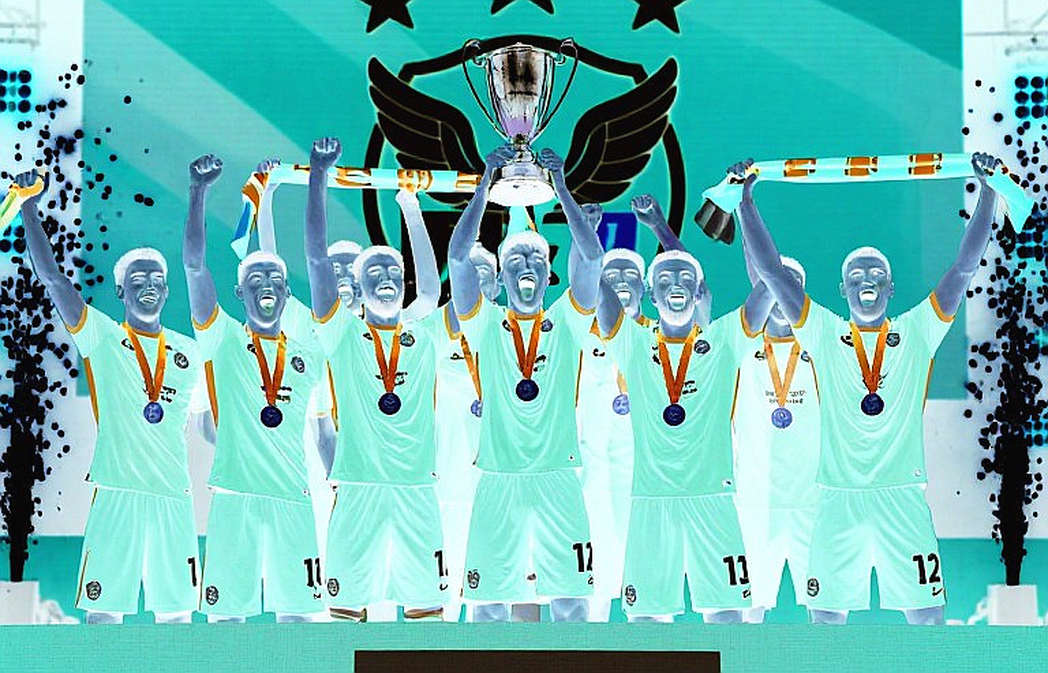 Harry Kane cân nhắc làm kicker NFL sau sự nghiệp, Bayern Munich gần chốt gia hạn