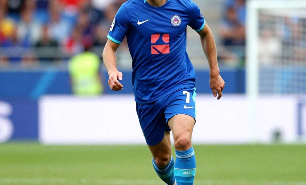 Kevin Diks nhường phạt đền cho Ole Romeny: cú chạm thủ lĩnh mà tỷ số 2-0 không đo được Kevin Diks nhường phạt đền cho Ole Romeny: cú chạm thủ lĩnh mà tỷ số 2-0 không đo được