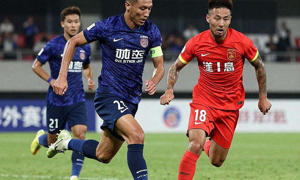 Kosugi Keita và cú sút hai mươi mét giữa một khoảng trống dữ liệu