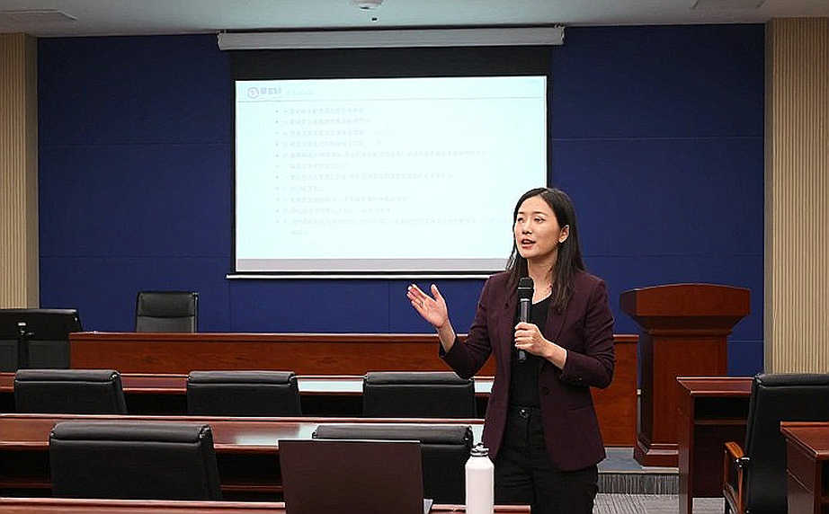 Báo cáo trống ở Nagoya: ngưỡng đủ của một người viết bằng dữ liệu